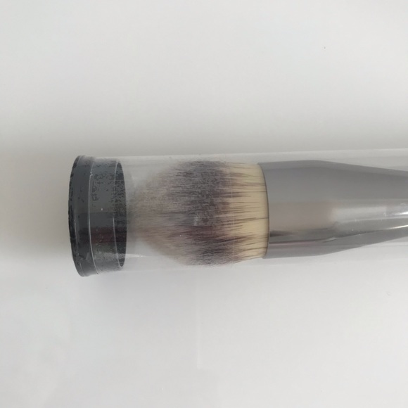 IT Cosmetics Heavenly Luxe Complexion Master Brush #16 - Picture 11 of 11